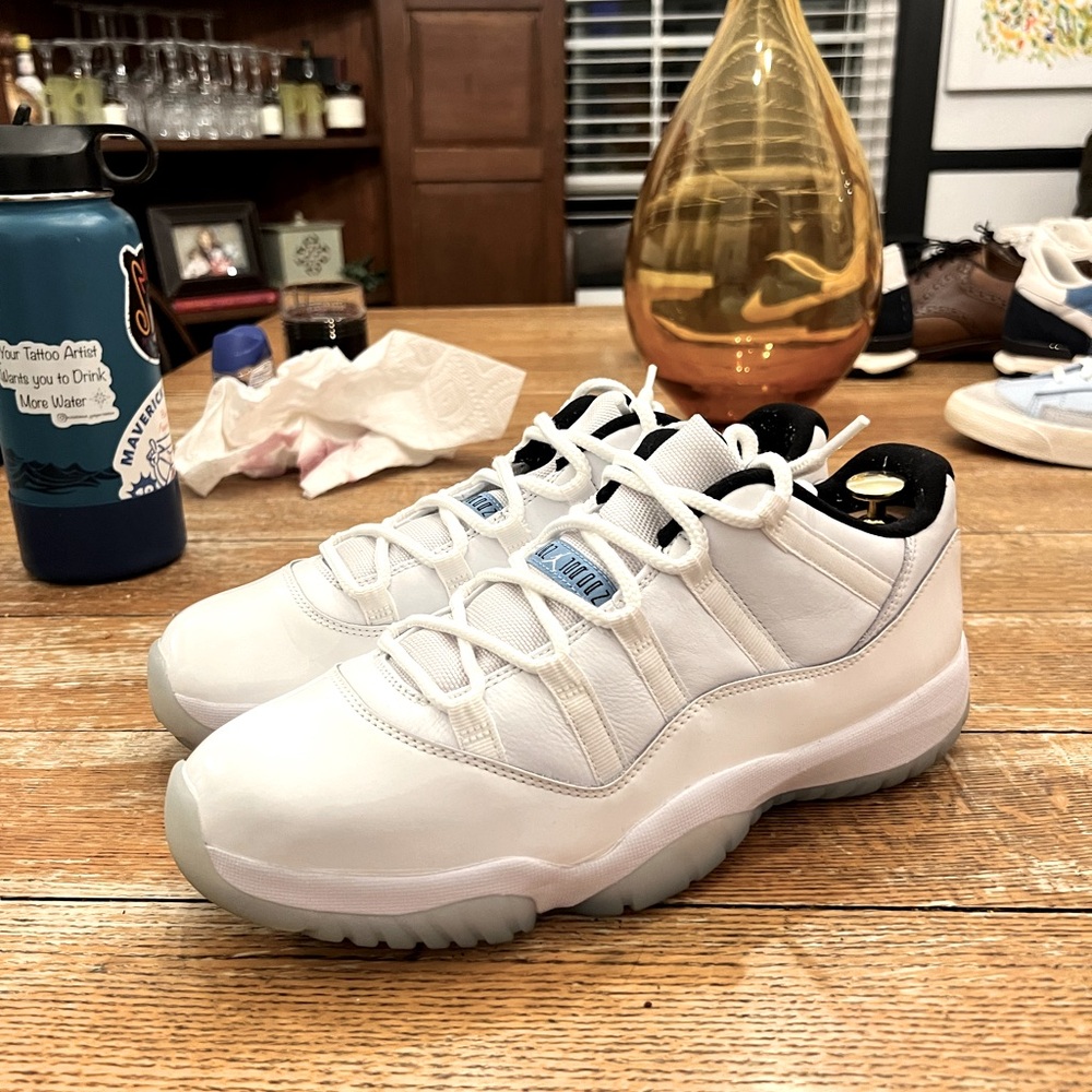 LIKE NEW! AIR JORDAN 11 Retro Low LEGEND BLUE - Men’s Size 10.5 - $100 OBO